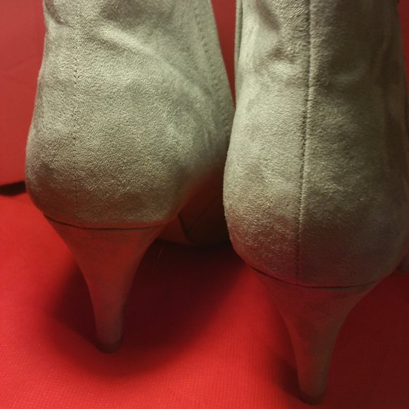 GREY BOOTIE W STUDS SIZE 9 - Picture 4 of 6